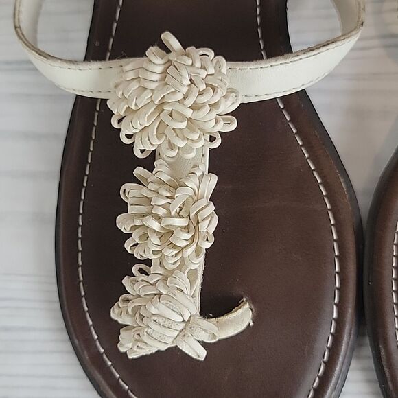 Montego Bay Club summer white t-strap toe sandals Women's Size 7.5 - Picture 3 of 9